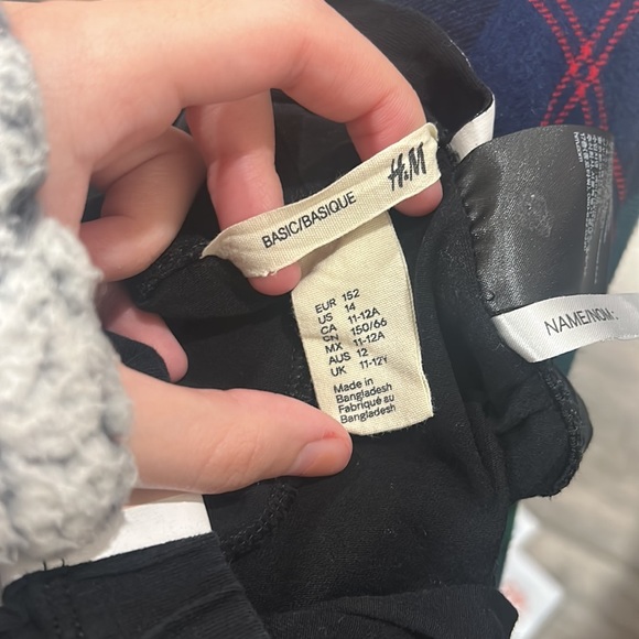 Black leggings with white and light pink stripes on the sides - Picture 3 of 5